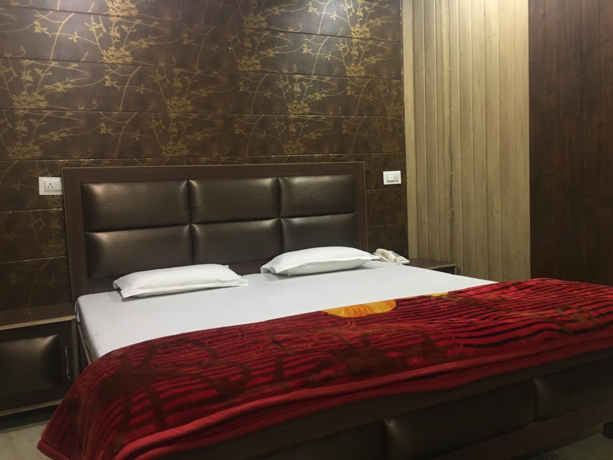 Oyo 12976 Hotel New Fiza Dzsammu Kültér fotó
