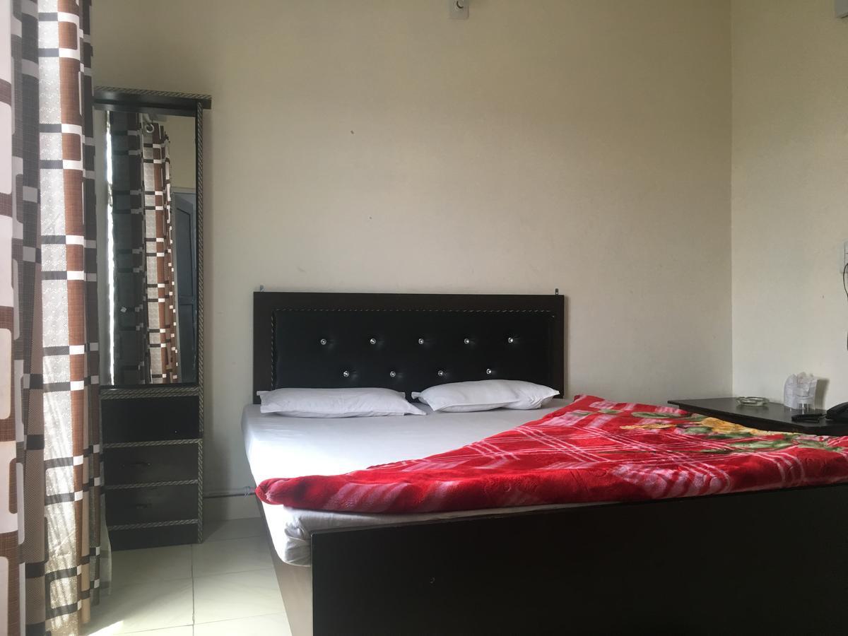 Oyo 12976 Hotel New Fiza Dzsammu Kültér fotó