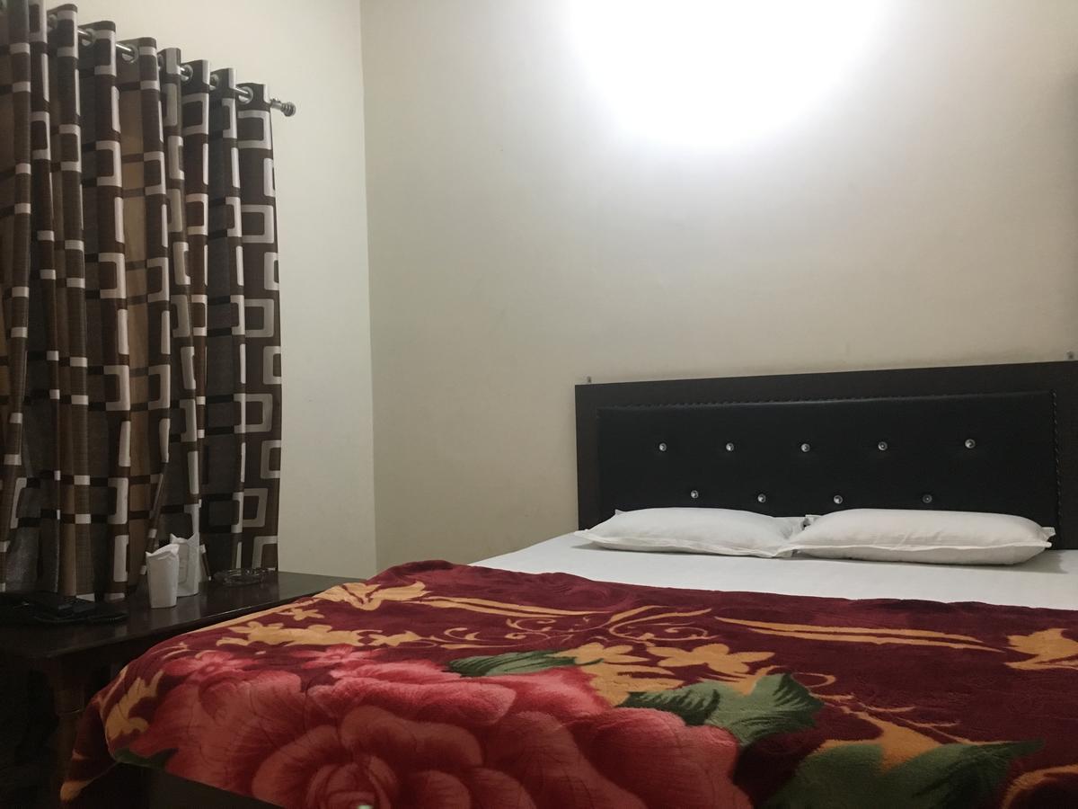 Oyo 12976 Hotel New Fiza Dzsammu Kültér fotó