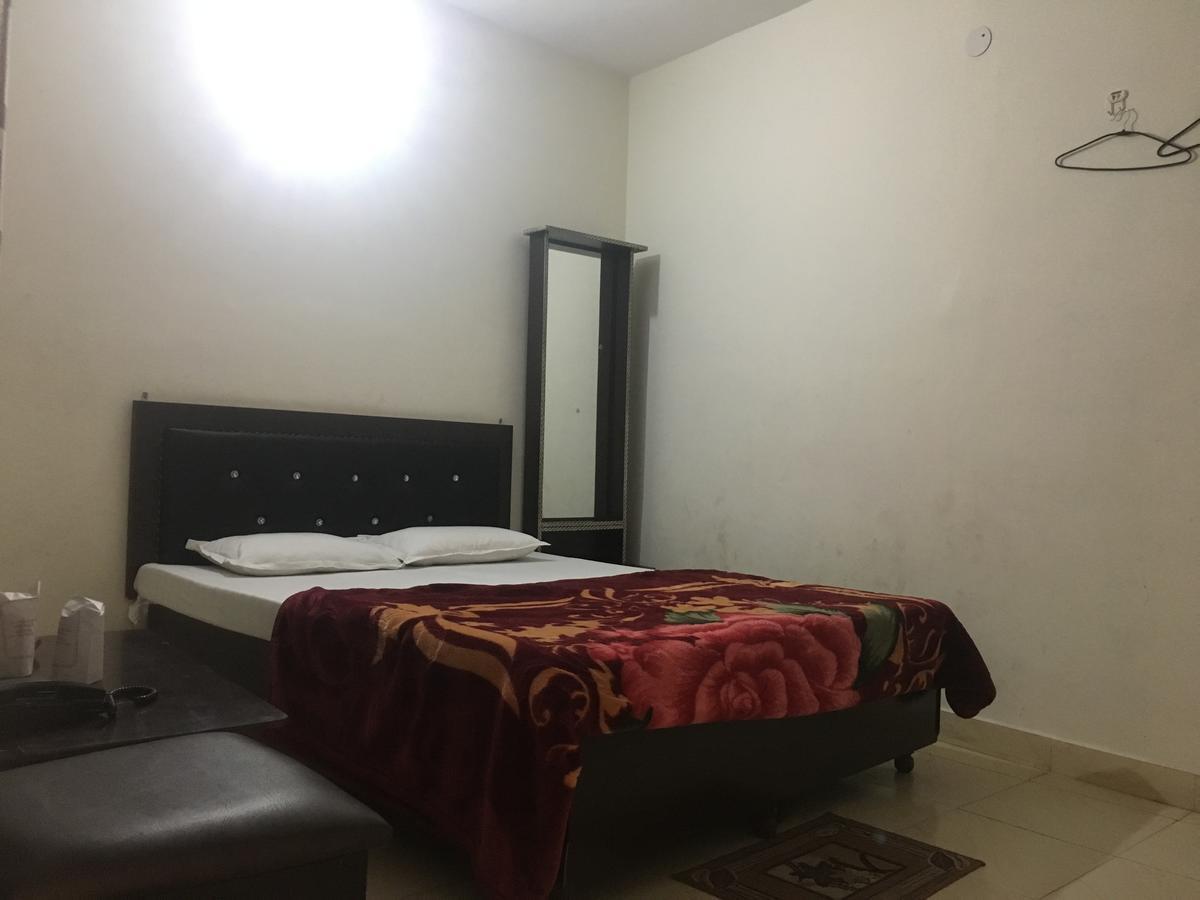 Oyo 12976 Hotel New Fiza Dzsammu Kültér fotó
