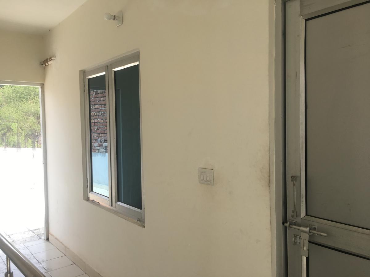 Oyo 12976 Hotel New Fiza Dzsammu Kültér fotó